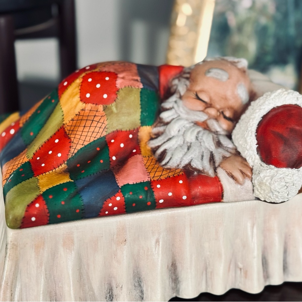 Vtg Christmas Albertas Mold Sleeping Santa In Bed Covered Dish Patchwork Ceramic - Picture 3 of 7
